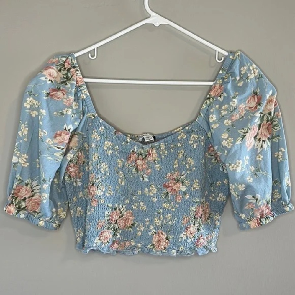 American Eagle Floral Blue Puff Sleeve Top size medium